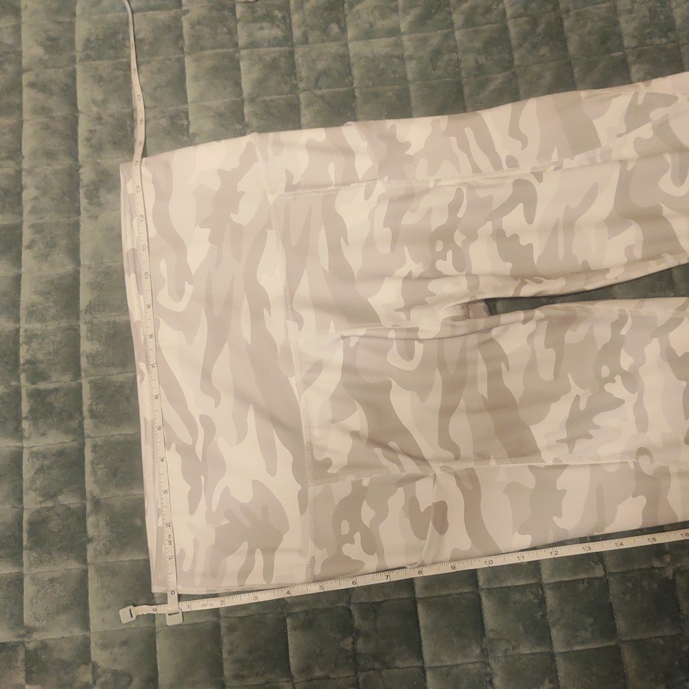 Like New! Athletic Leggings Grey/White Camo Size Large - Picture 9 of 16